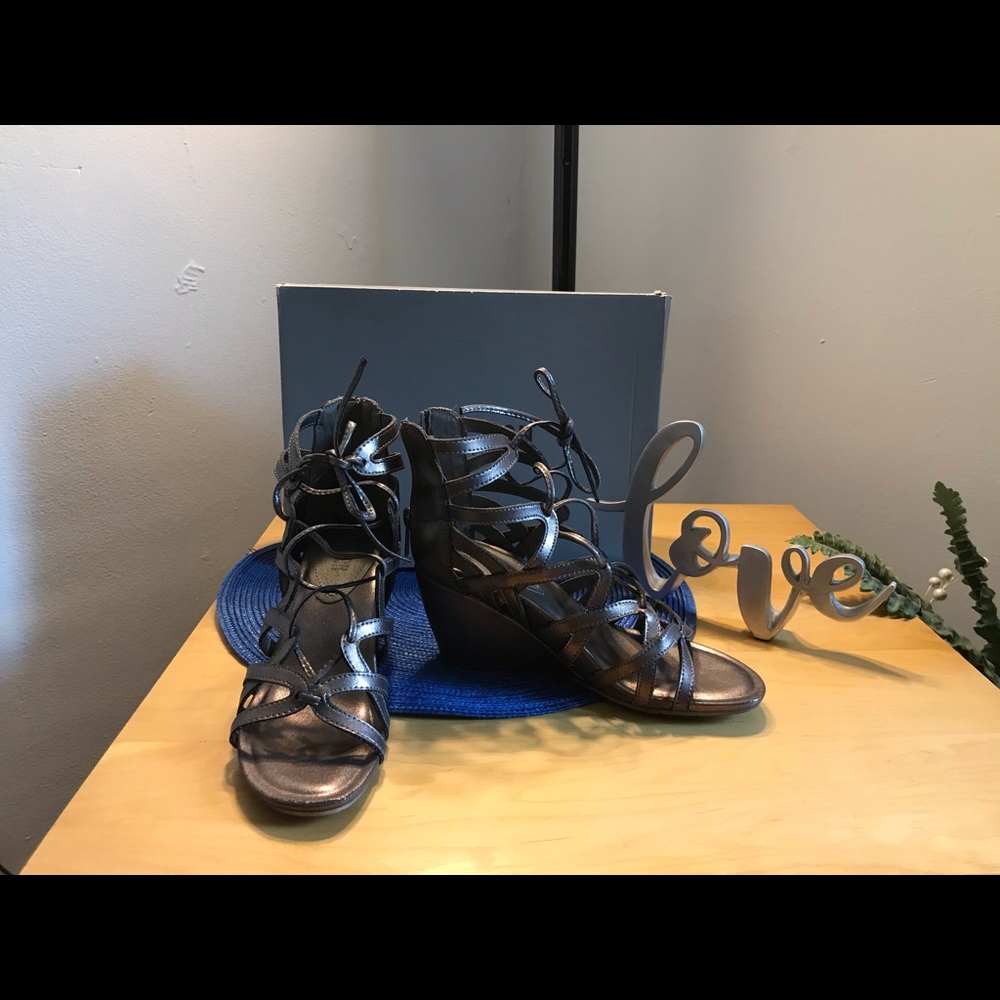 Reaction Kenneth Cole Charcoal Wedges Sandals